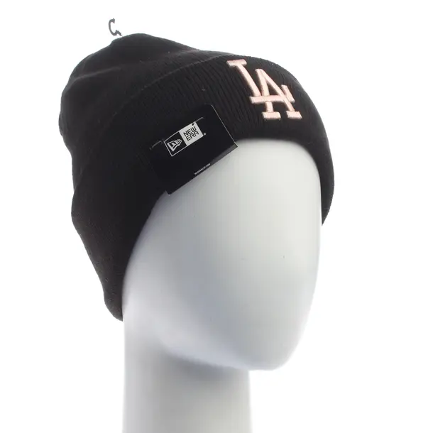 Beanie in Black, Acrylic, New Era