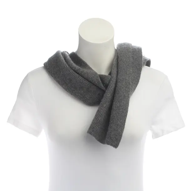 Scarf, in Gray, Wool, Strenesse