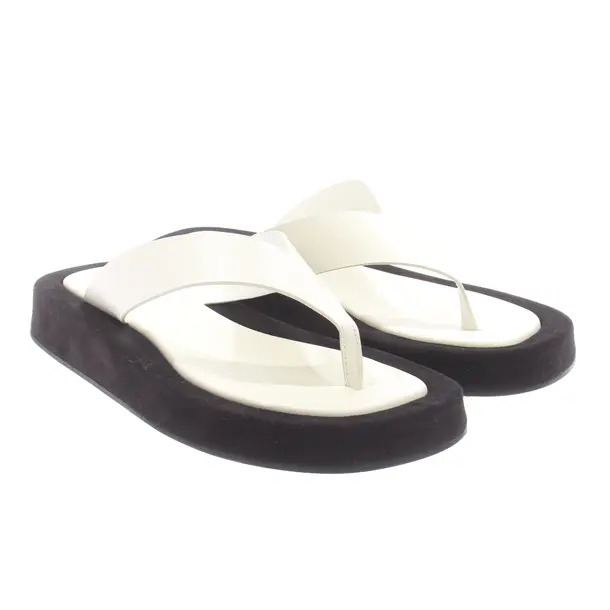 Sandali con plateau, in Bianco, La fila