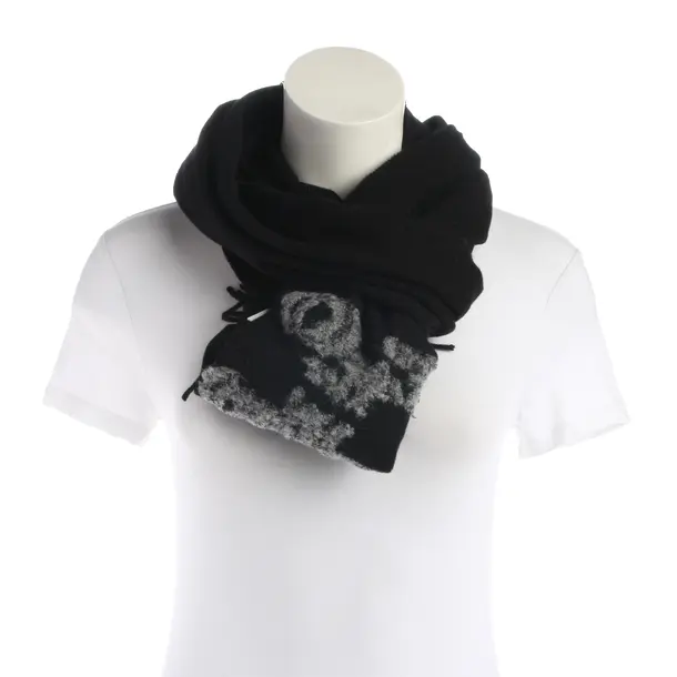 Scarf, in Black, Wool, Closed