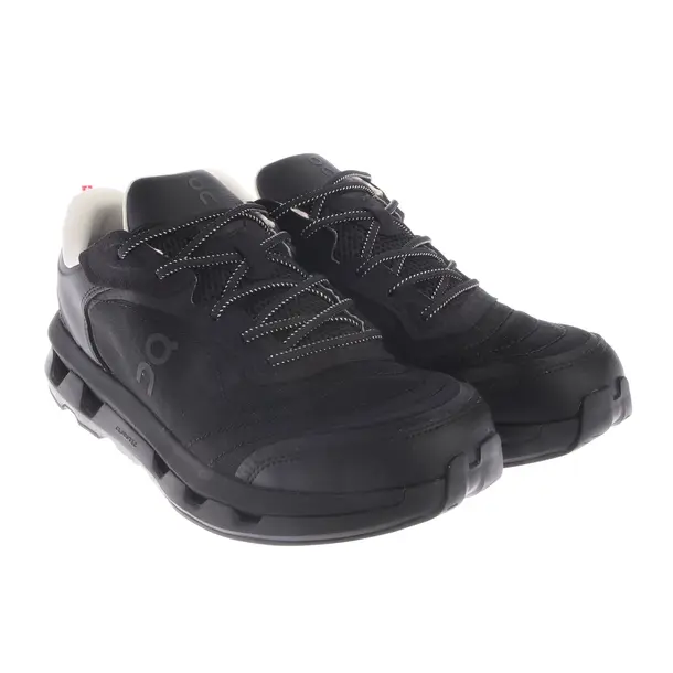 Sneakers, in Black, On