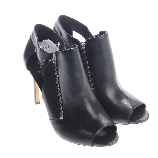 Peeptoes, in Schwarz, Michael Kors