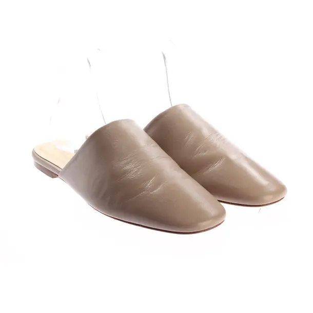 Mules, in Nude, Aeydē