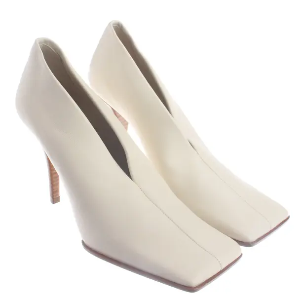Pumps, in Beige, Alaia