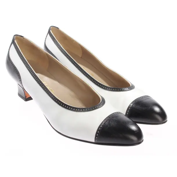 Pumps, in White, Salvatore Ferragamo