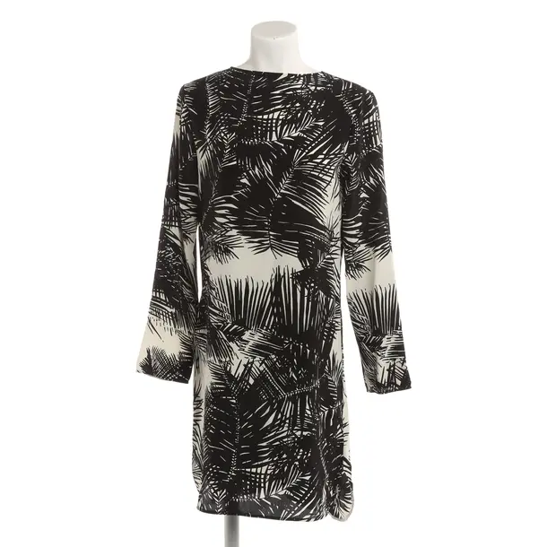 Abito, in Nero, Seta, Teoria