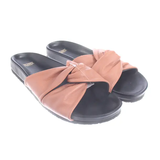 Slides, in Peach, Closed