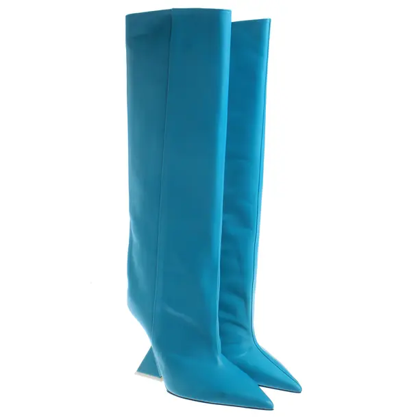 Stivali, in Blu, L'Attico