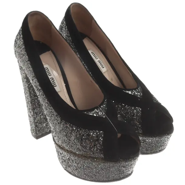 Peeptoes, in Nero, Miu Miu