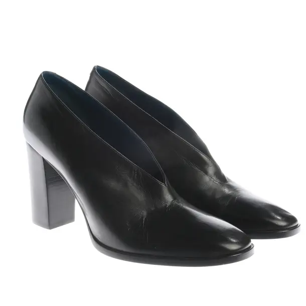 Pompe, in Nero, Céline