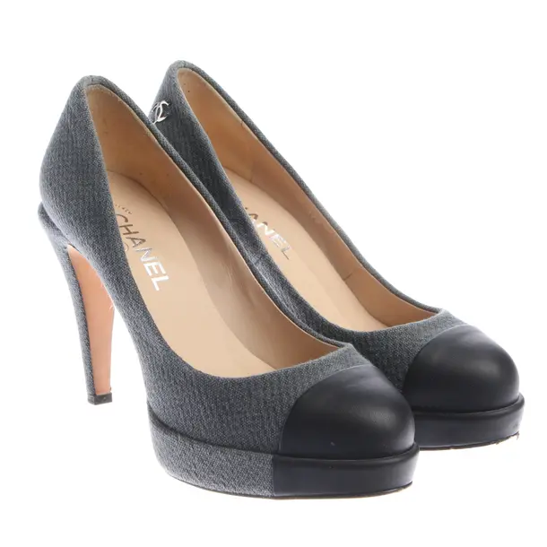 Pumps, in Hellgrau, Chanel