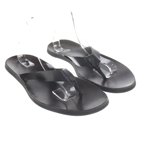 Slides, in Schwarz, Hogan