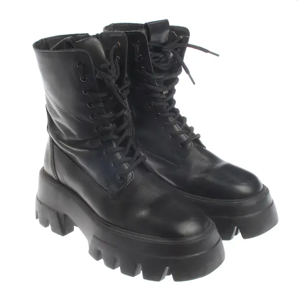 Boots, in Black, Mrs & Hugs