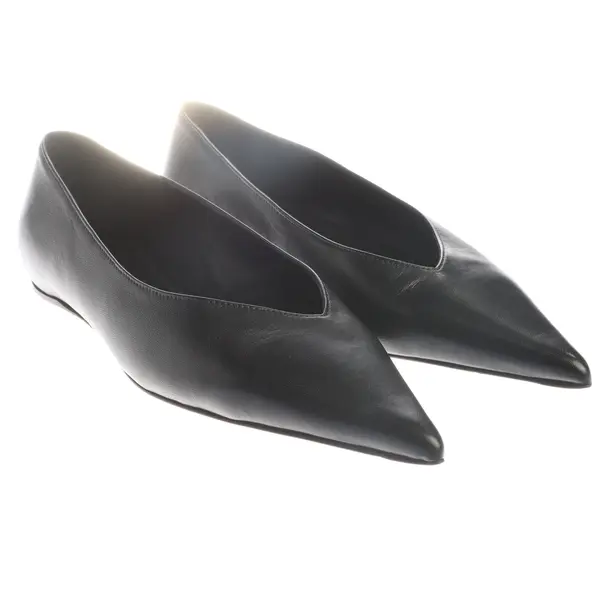Ballerinas in Schwarz, , Totême