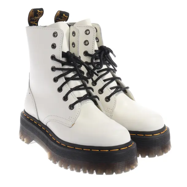 Boots, in Cream, Dr. Martens