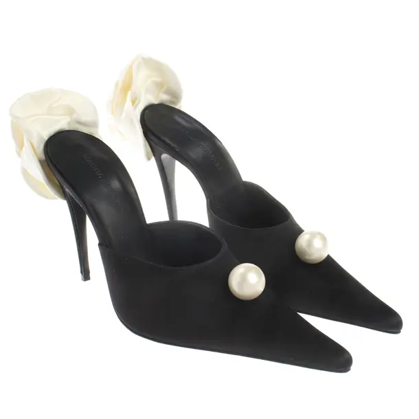 Hohe Pantoletten, in Schwarz, Magda Butrym