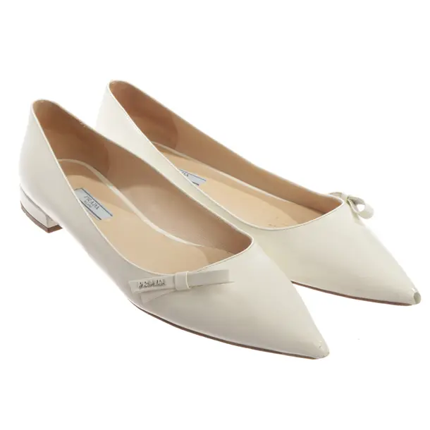 Ballerinas, in Weiß, Prada