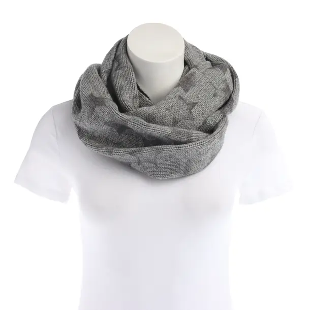 Scarf in Gray, Wool, Grace