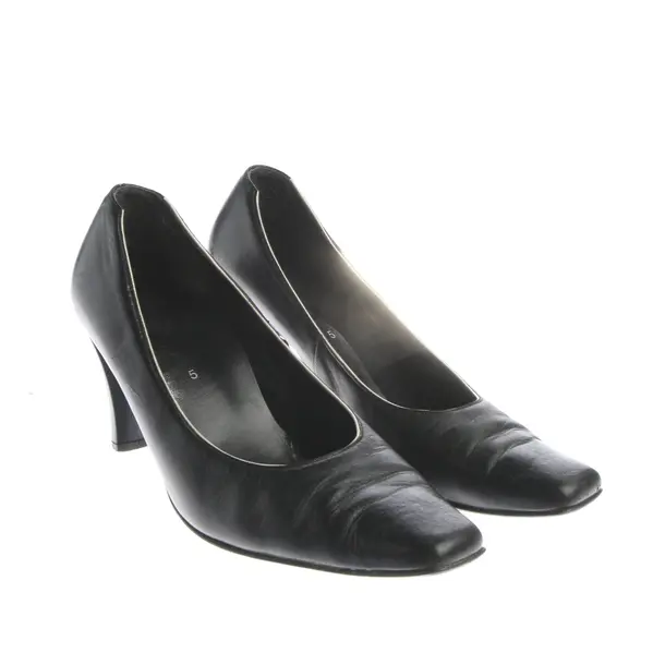 Pompe, in Nero, Högl