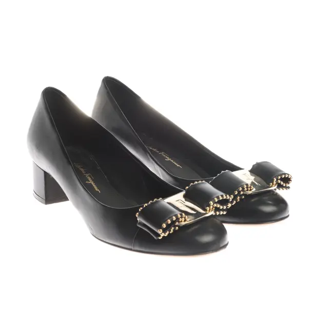 Pumps in Black, , Salvatore Ferragamo