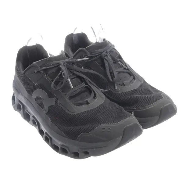 Sneakers, in Black, On