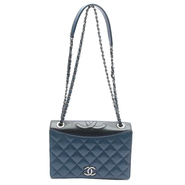 Shoulder Bag in Blue, Leather, Chanel
