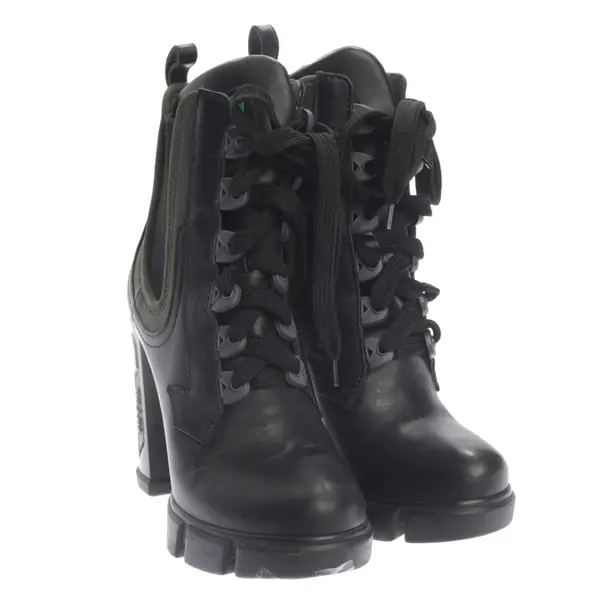 Stiefeletten in Schwarz, , Prada