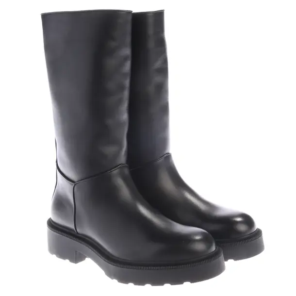 Stivaletti, in Nero, La fila