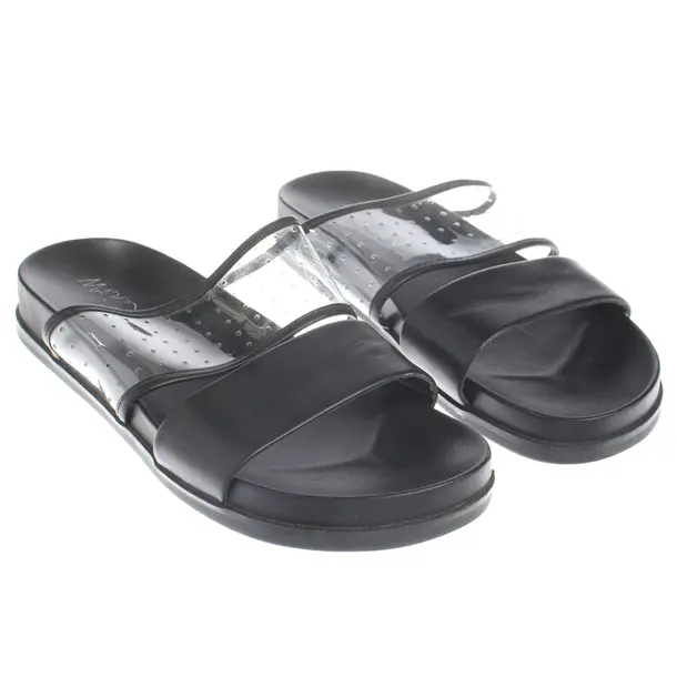 Slides, in Schwarz, Marc Cain