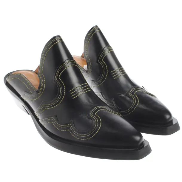 Mules, in Schwarz, Ganni