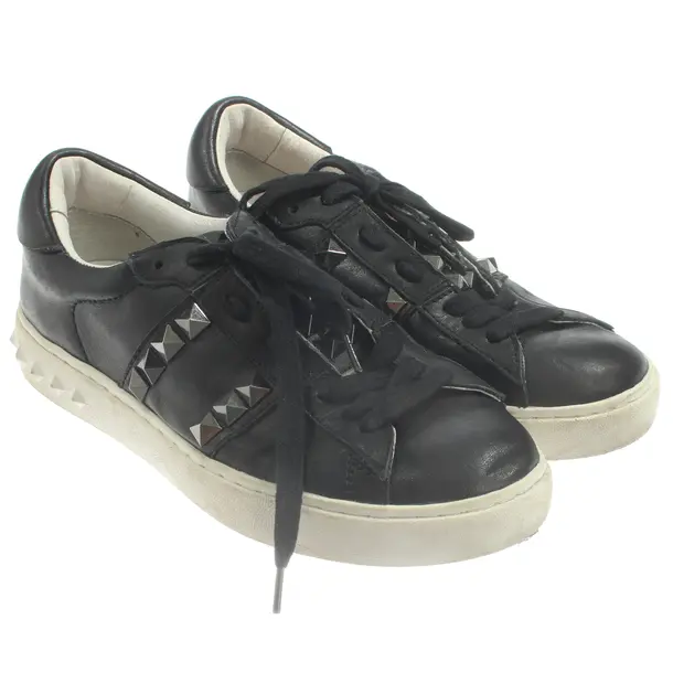 Sneakers, in Black, Ash