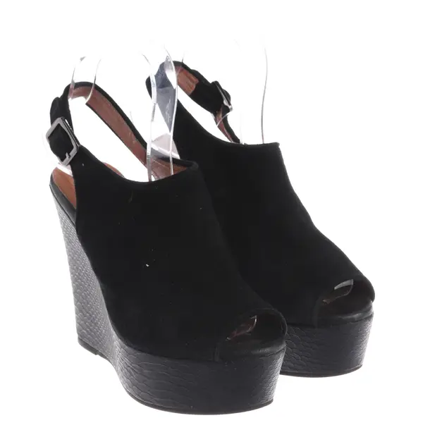 Zeppe, in Nero, Jeffrey Campbell