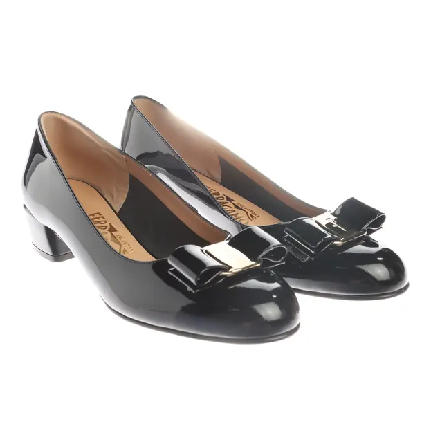 Pumps in Black, , Salvatore Ferragamo