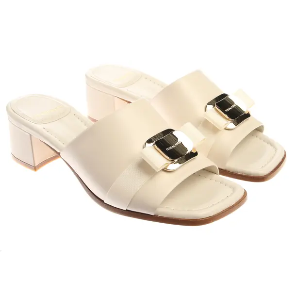 Sandaletten in Weiß, , Salvatore Ferragamo