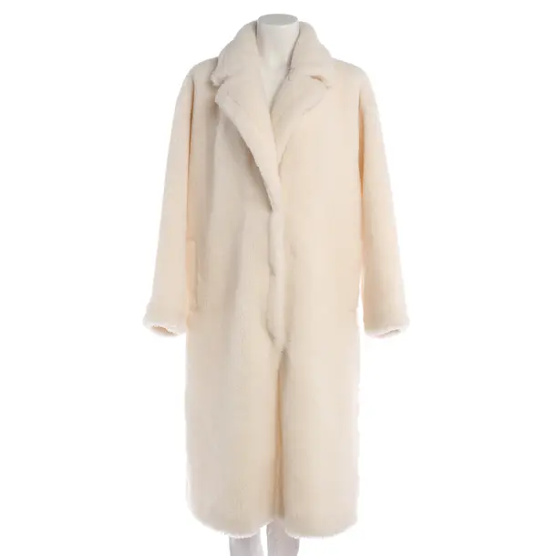 Wintermantel in Weiß, Polyester, Stand Studio