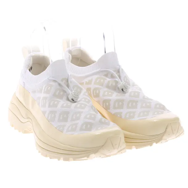 Sneakers in White, , Veja