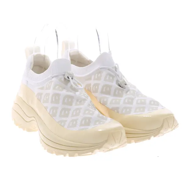 Sneakers in White, , Veja
