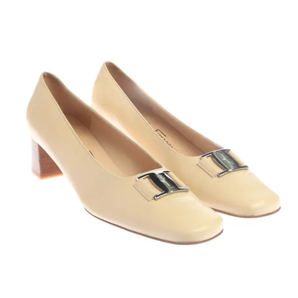 Pumps in Weiß, , Salvatore Ferragamo