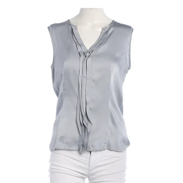 In alto, in Grigio, Seta, La sua camicia