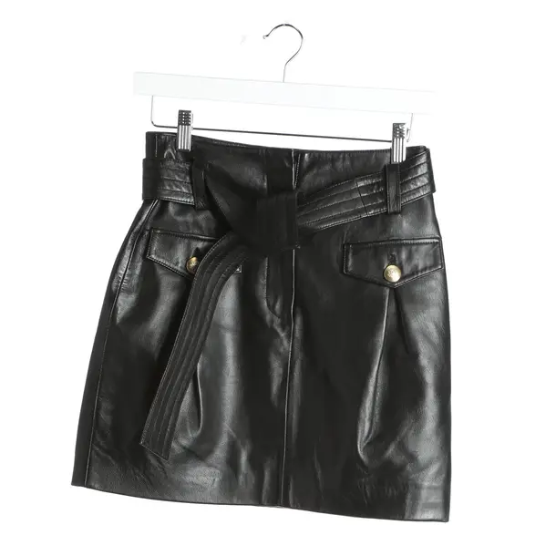 Rock in Schwarz, Leder, Maje